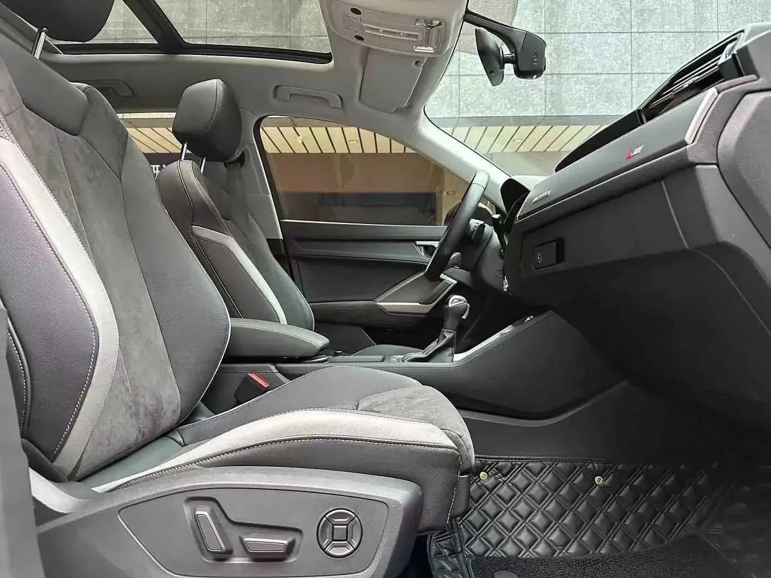 2020 AUDI Q3 thumbnail 4