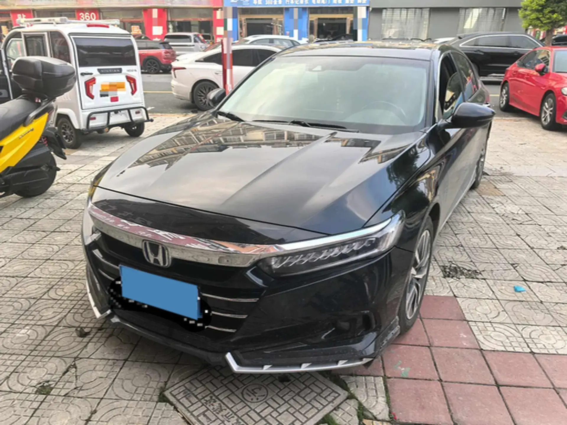 2022 HONDA ACCORD view 1