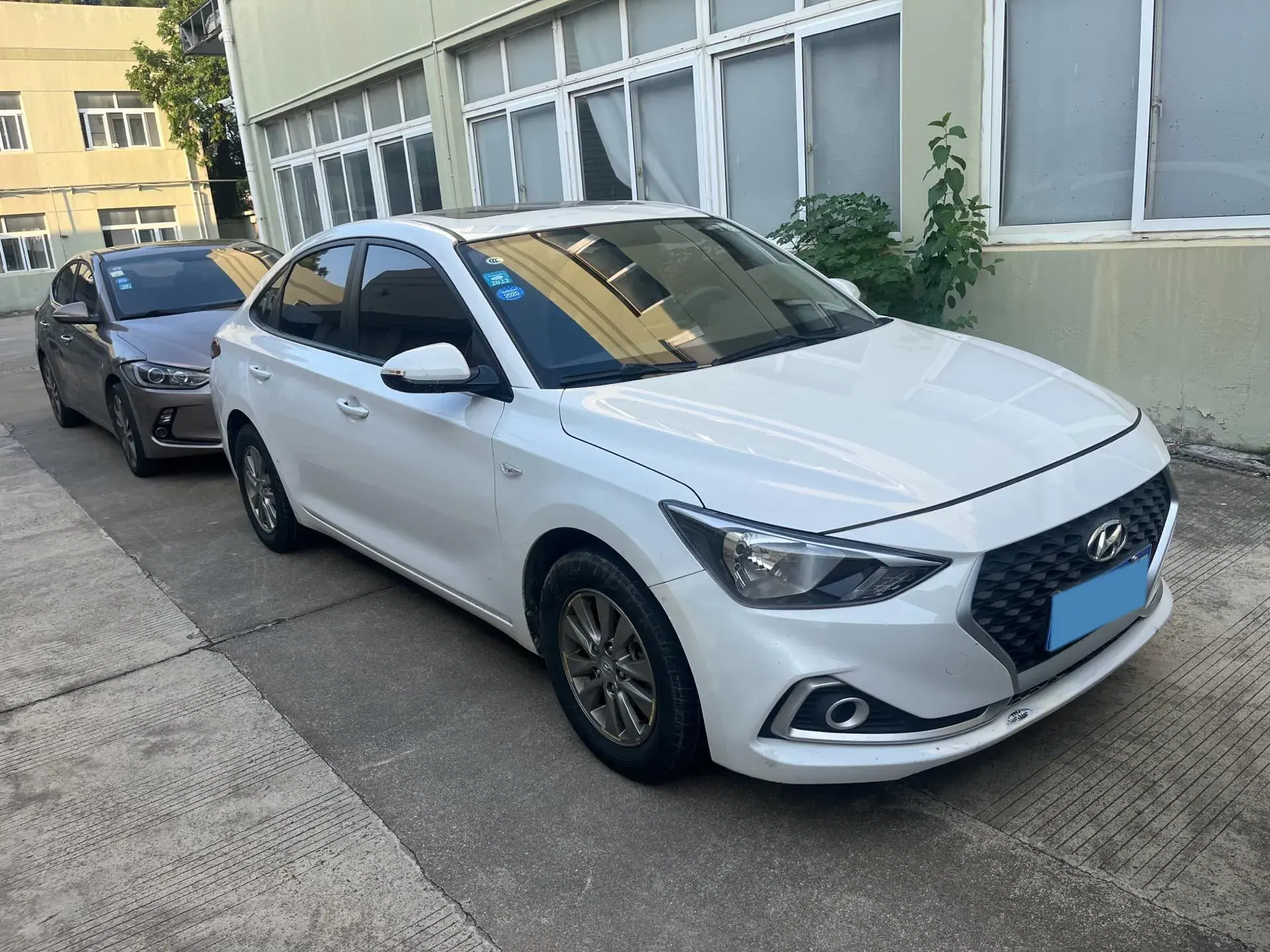 2017 HYUNDAI CELESTA thumbnail 3