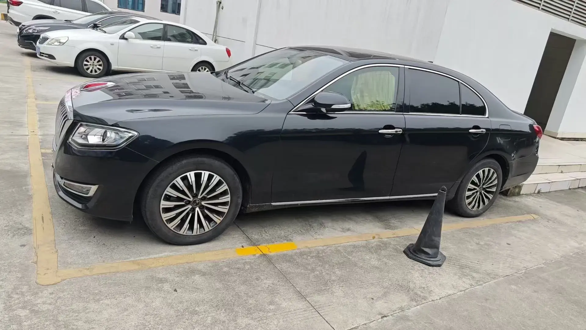 2018 HONGQI H7 thumbnail 3
