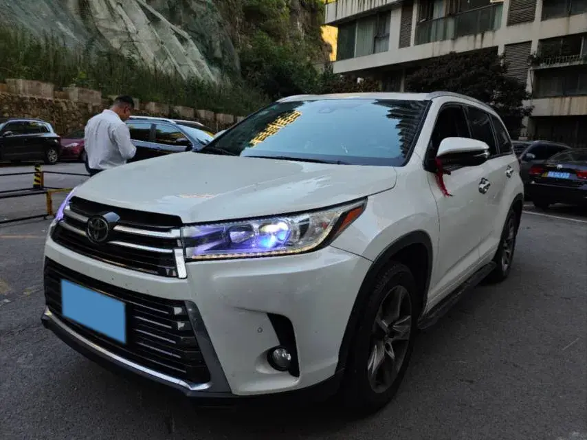 2018 TOYOTA HIGHLANDER view 1