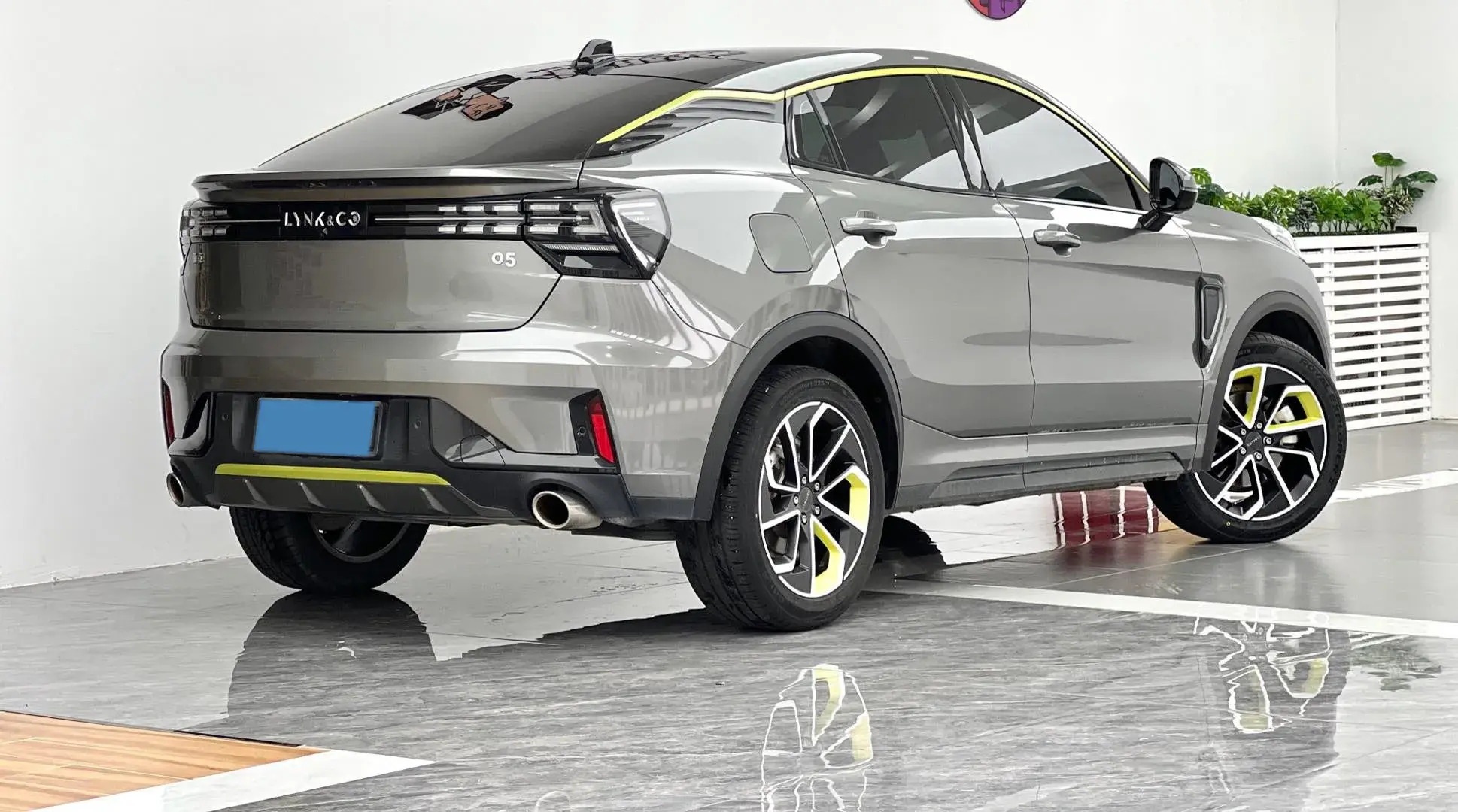 2022 LYNK&CO 05 thumbnail 3