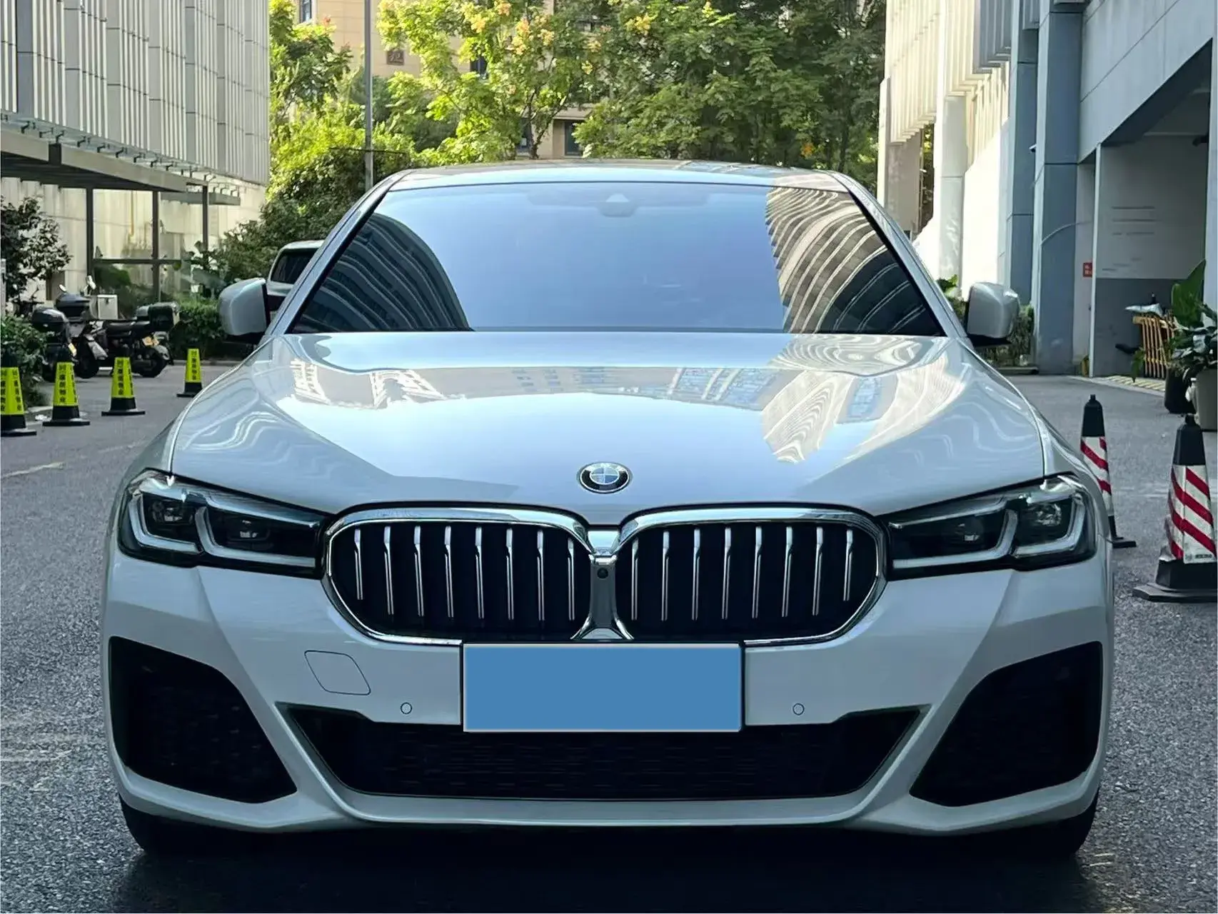 2021 BMW 5 thumbnail 2