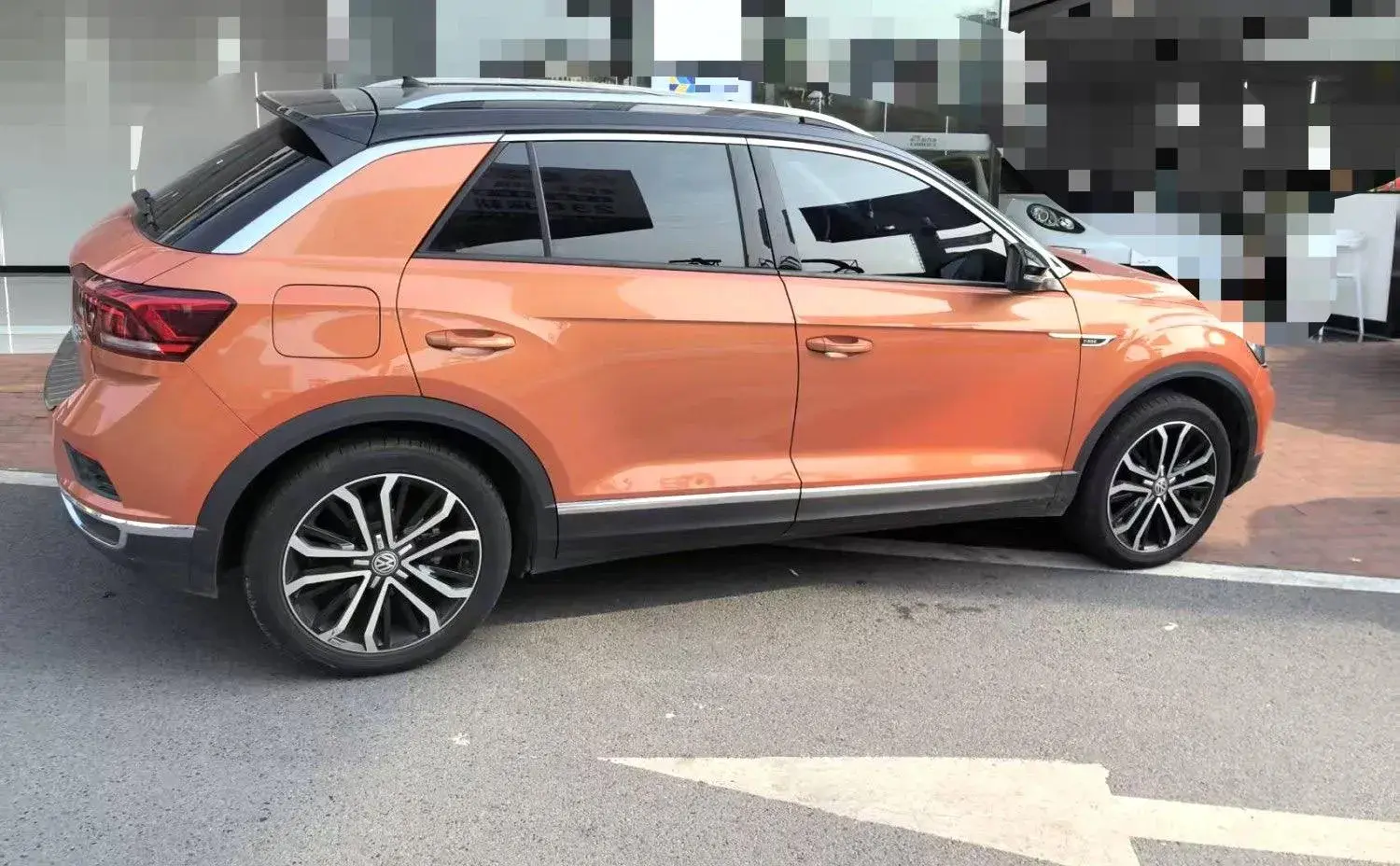 2019 VOLKSWAGEN T-ROC thumbnail 2