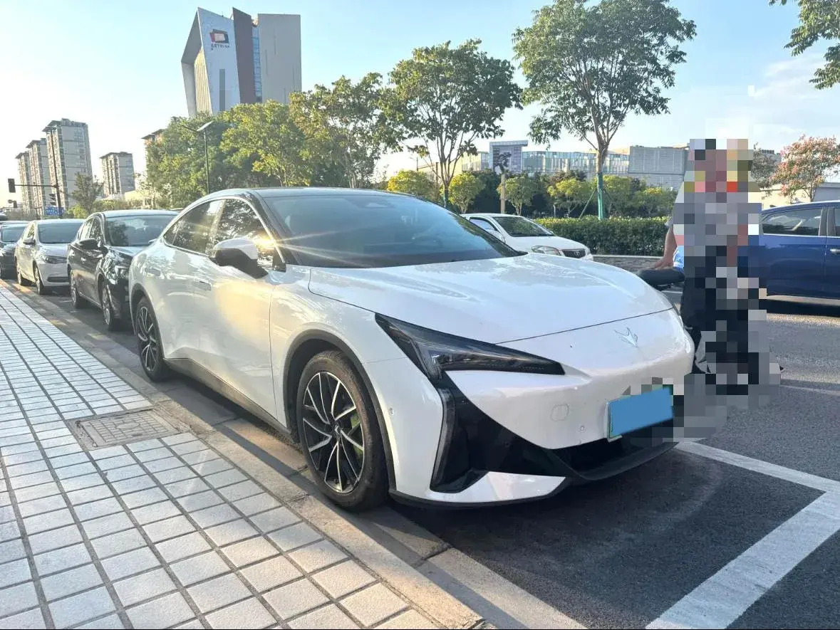 2024 ARCFOX ΑS5 thumbnail 2