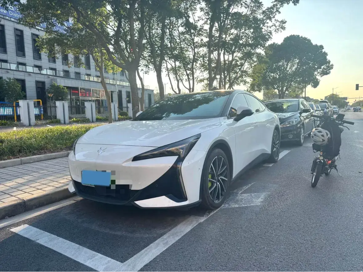 2024 ARCFOX ΑS5 view 1