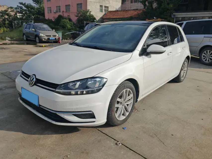 2018 VOLKSWAGEN GOLF view 1