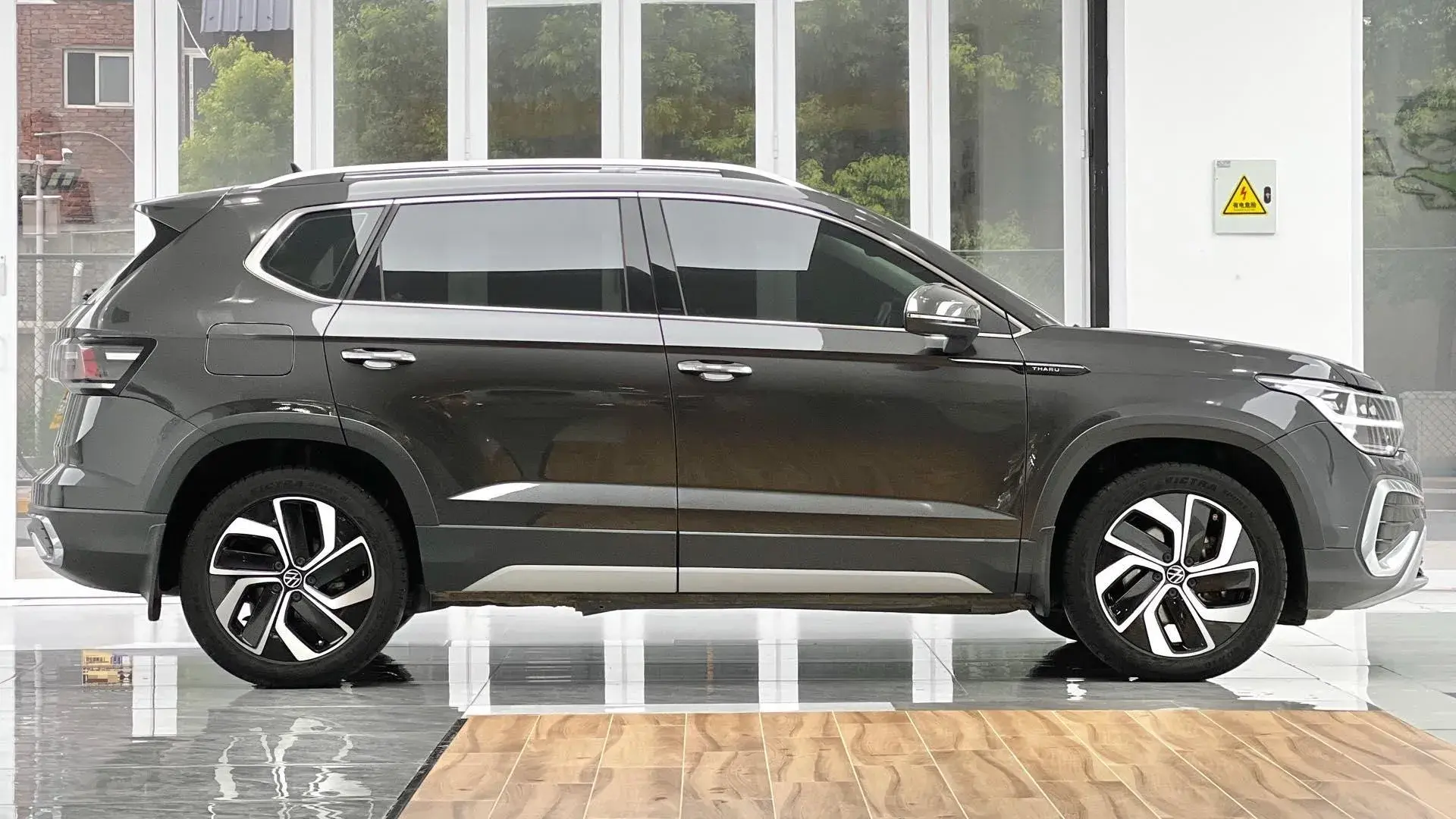 2023 VOLKSWAGEN THARU thumbnail 4