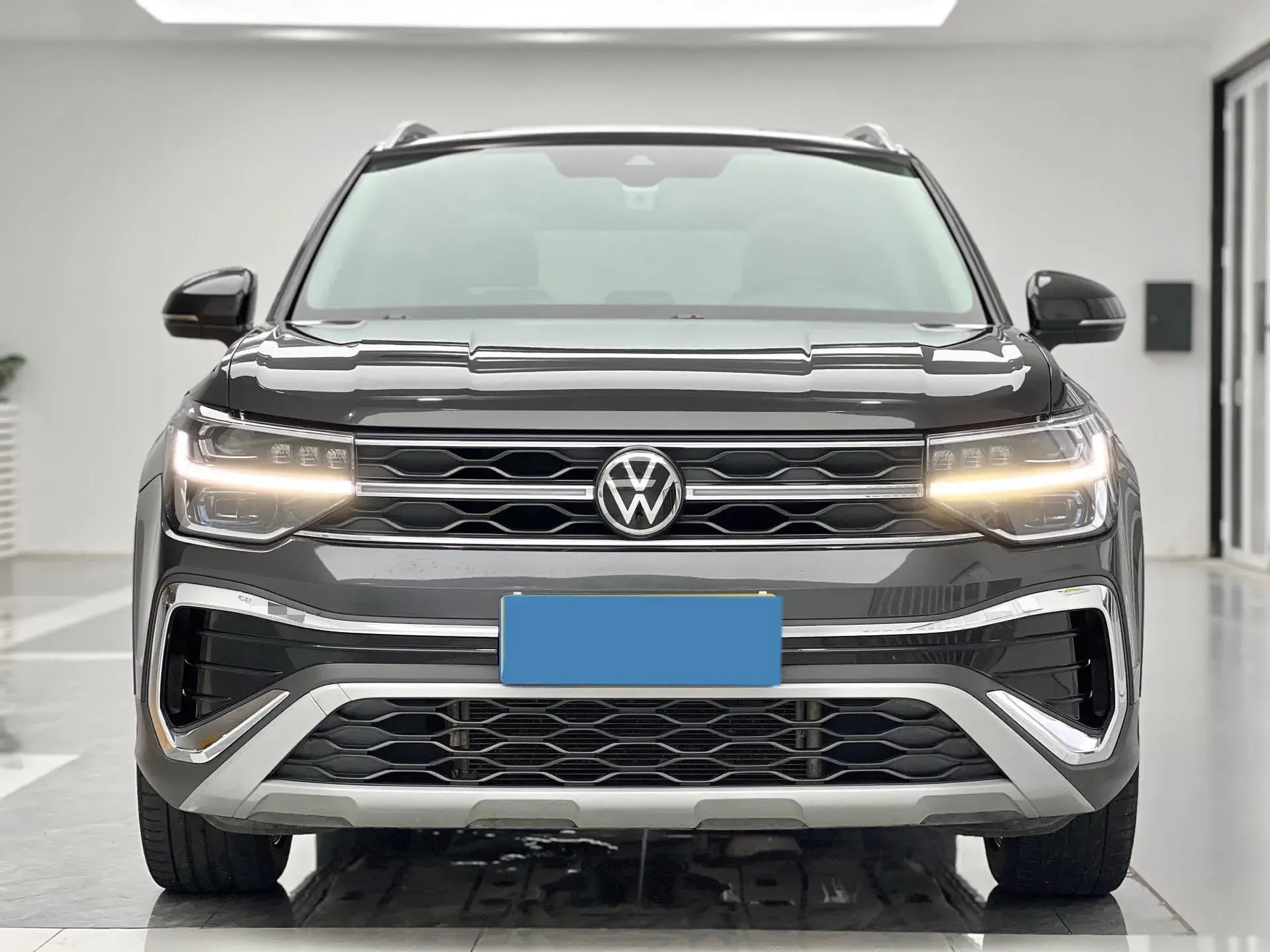 2023 VOLKSWAGEN THARU thumbnail 2