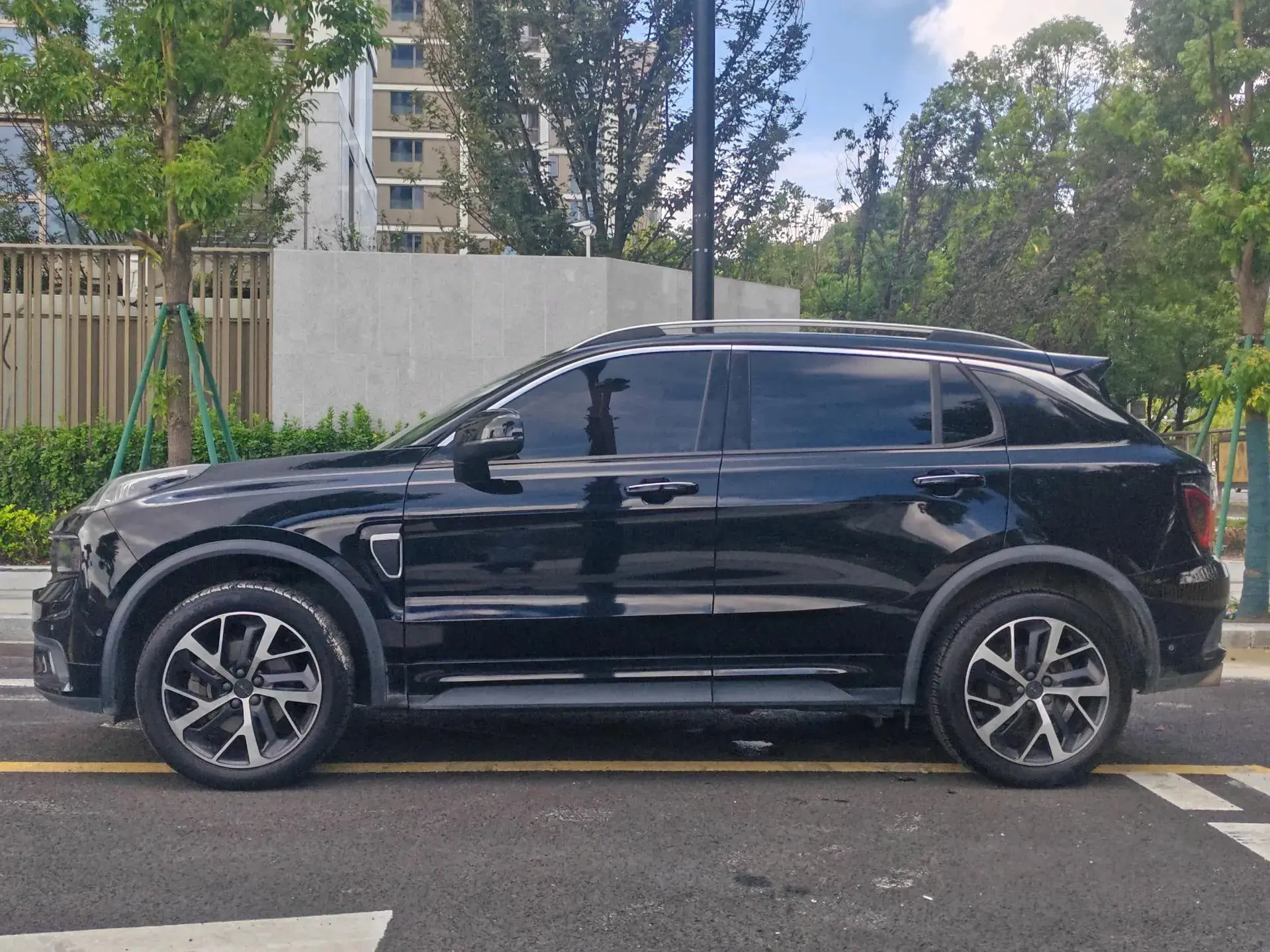 2017 LYNK&CO 01 thumbnail 2