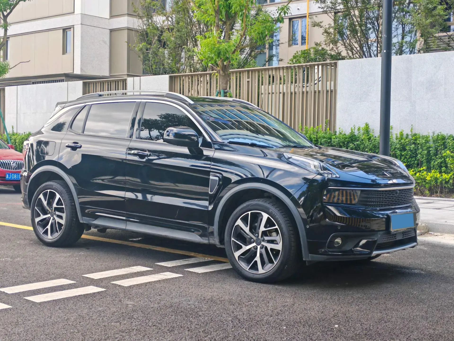 2017 LYNK&CO 01 thumbnail 4