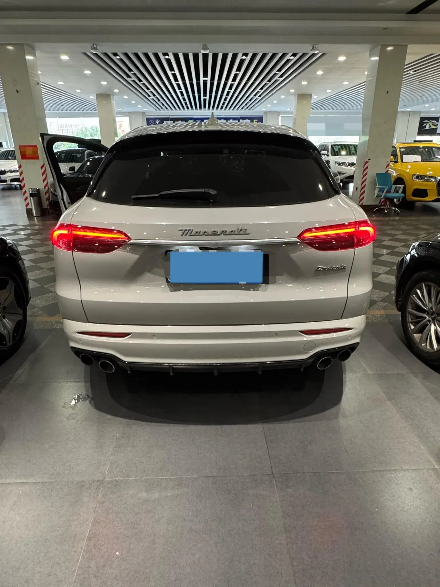 2022 MASERATI LEVANTE thumbnail 3