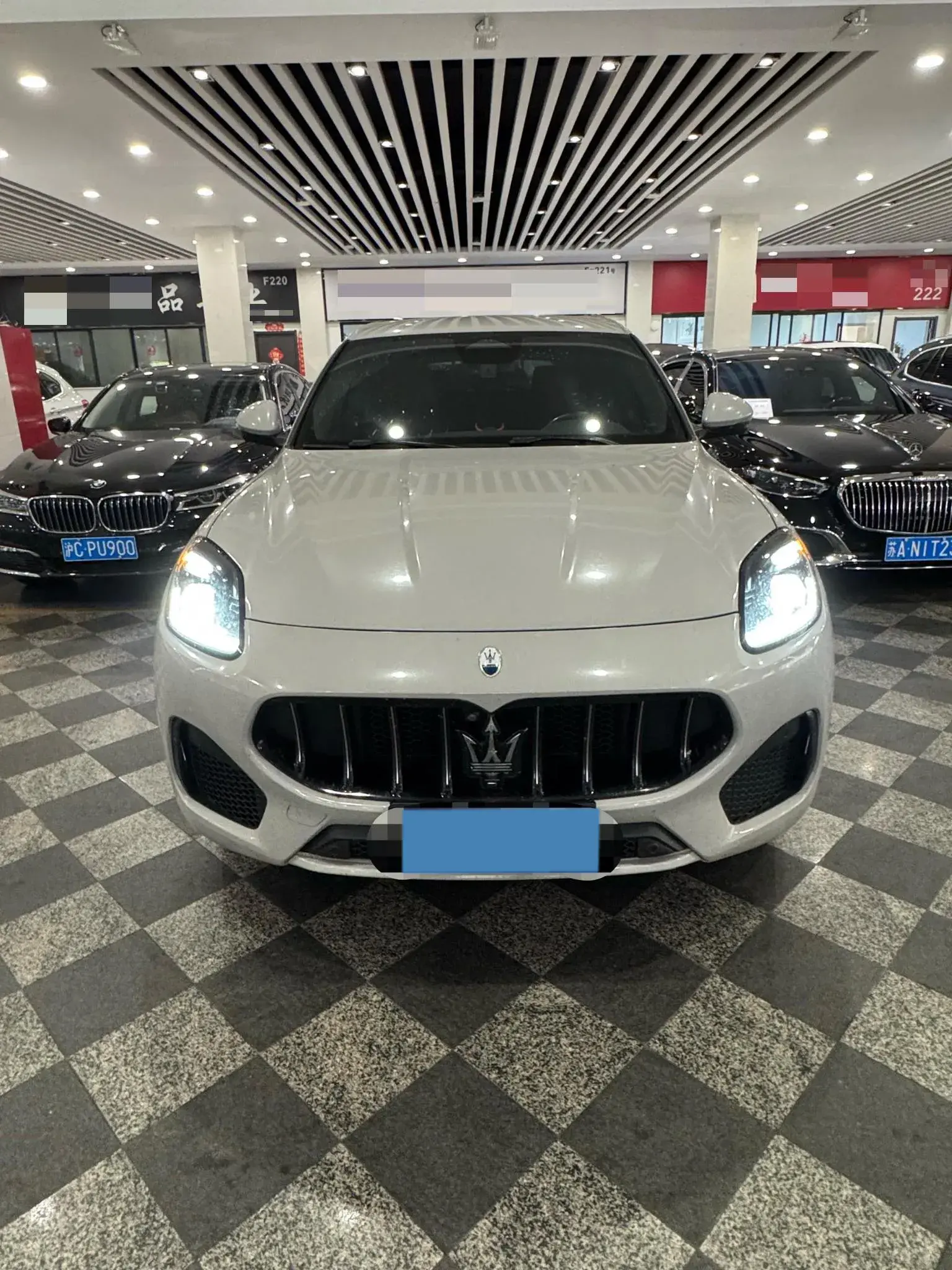 2022 MASERATI LEVANTE thumbnail 2