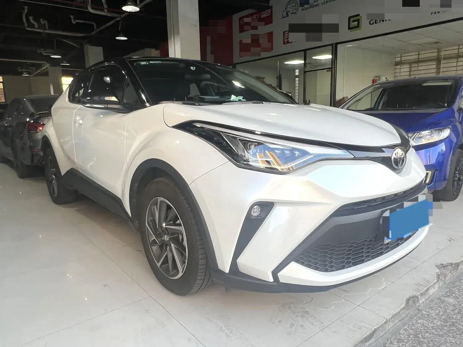 2021 TOYOTA C-HR thumbnail 3