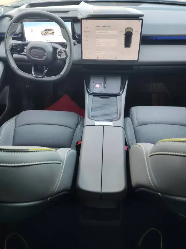 2025 LYNK&CO 08 thumbnail 4
