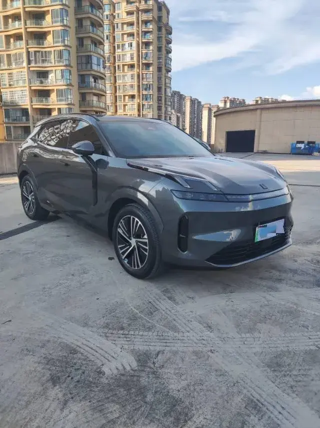 2025 LYNK&CO 08 thumbnail 3