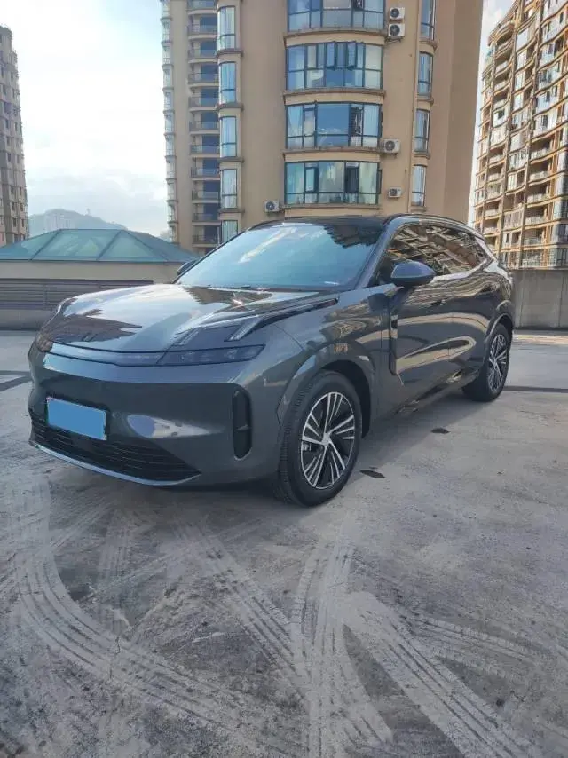 2025 LYNK&CO 08 view 1