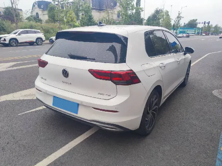 2021 VOLKSWAGEN GOLF thumbnail 4