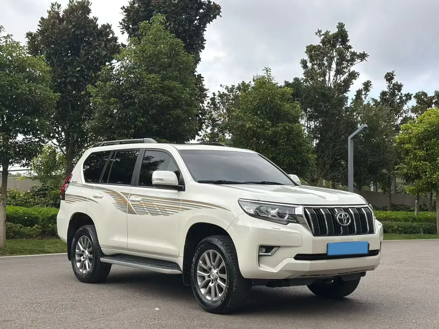 2018 TOYOTA LAND thumbnail 3