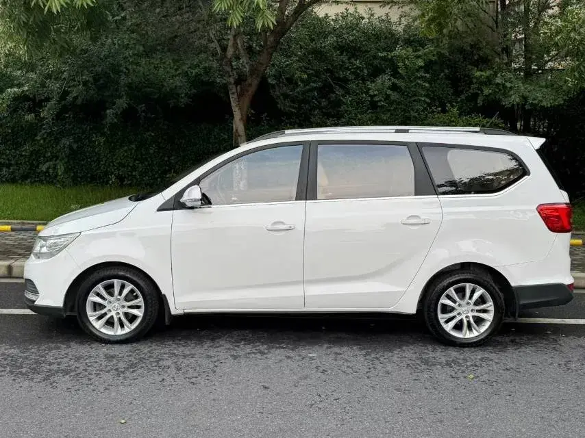 2016 BAOJUN 730 thumbnail 3