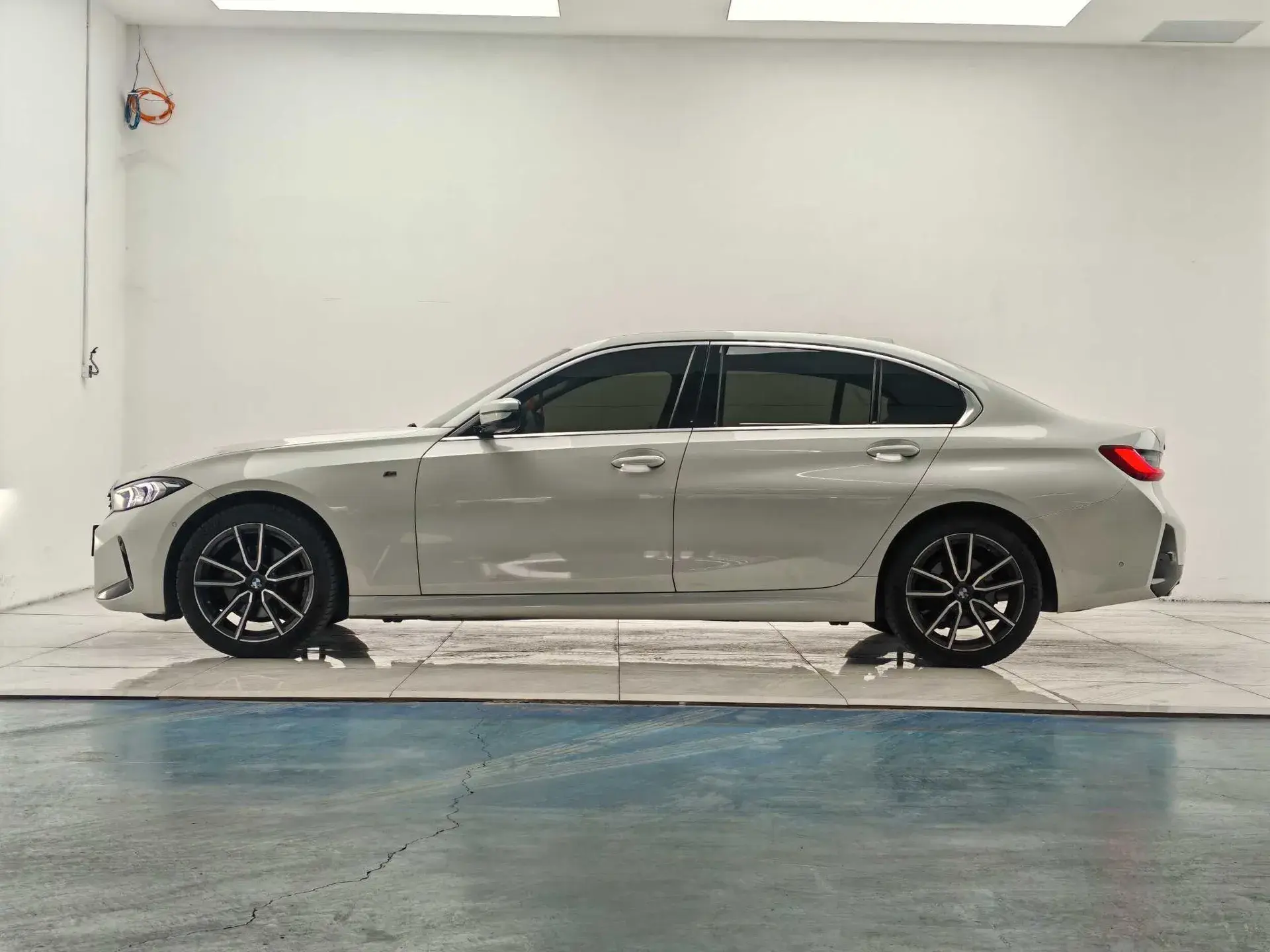 2023 BMW 3 thumbnail 3