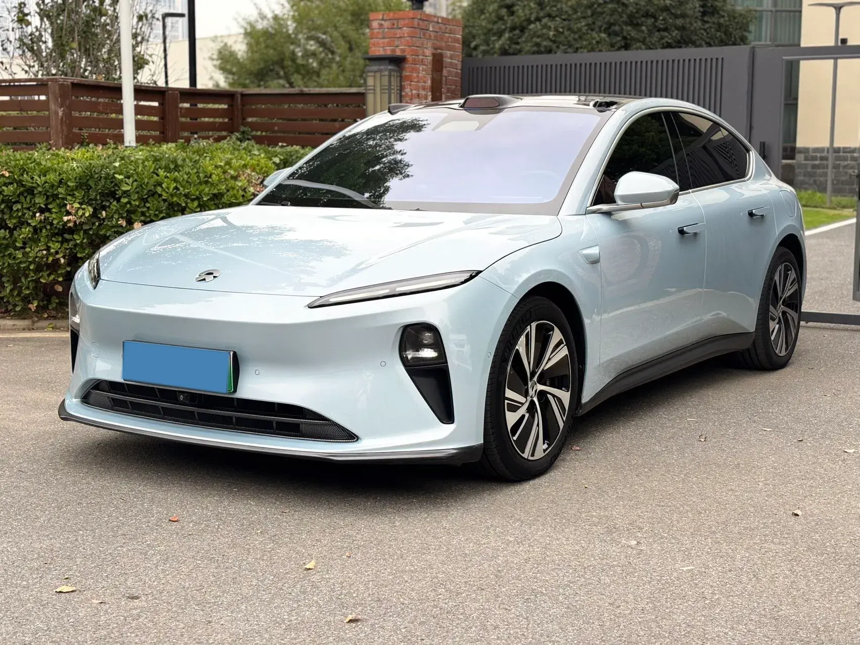 2022 NIO ET5 view 1