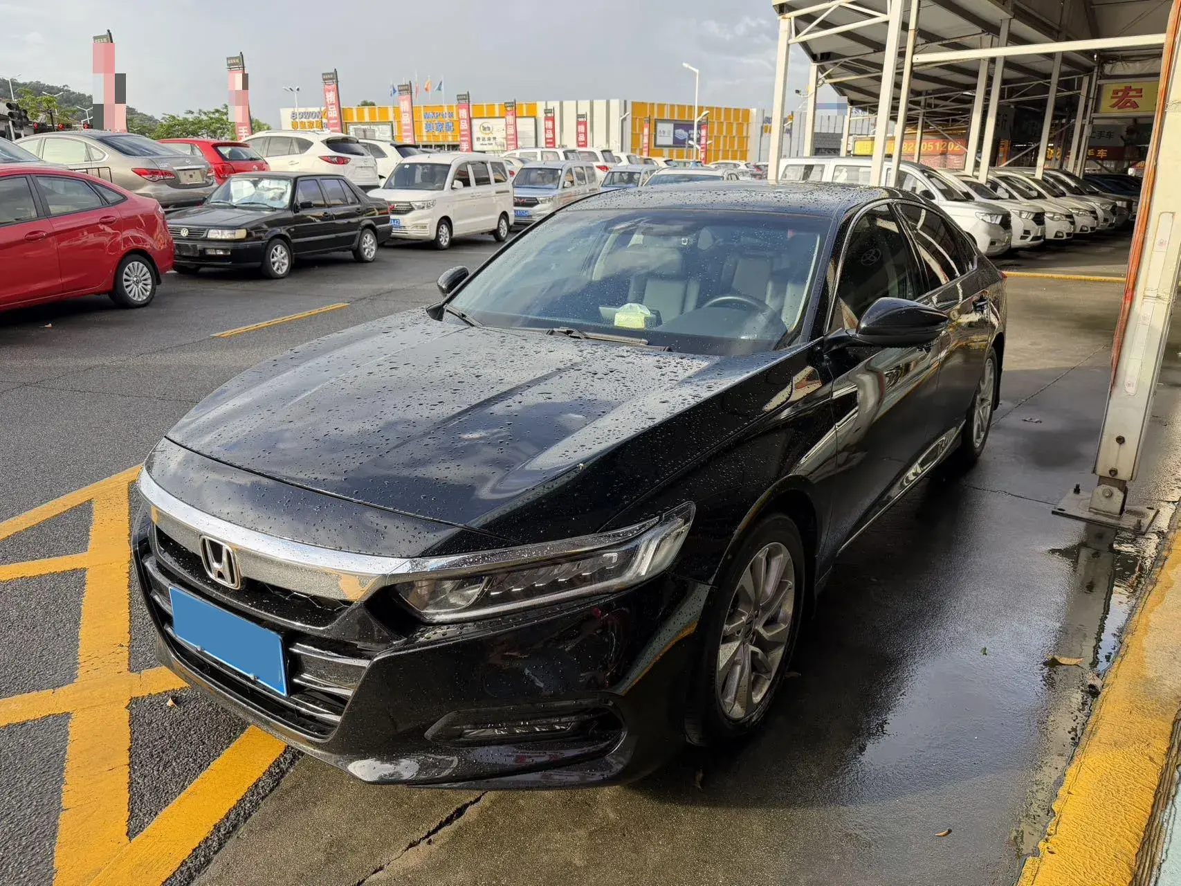 2018 HONDA ACCORD view 1