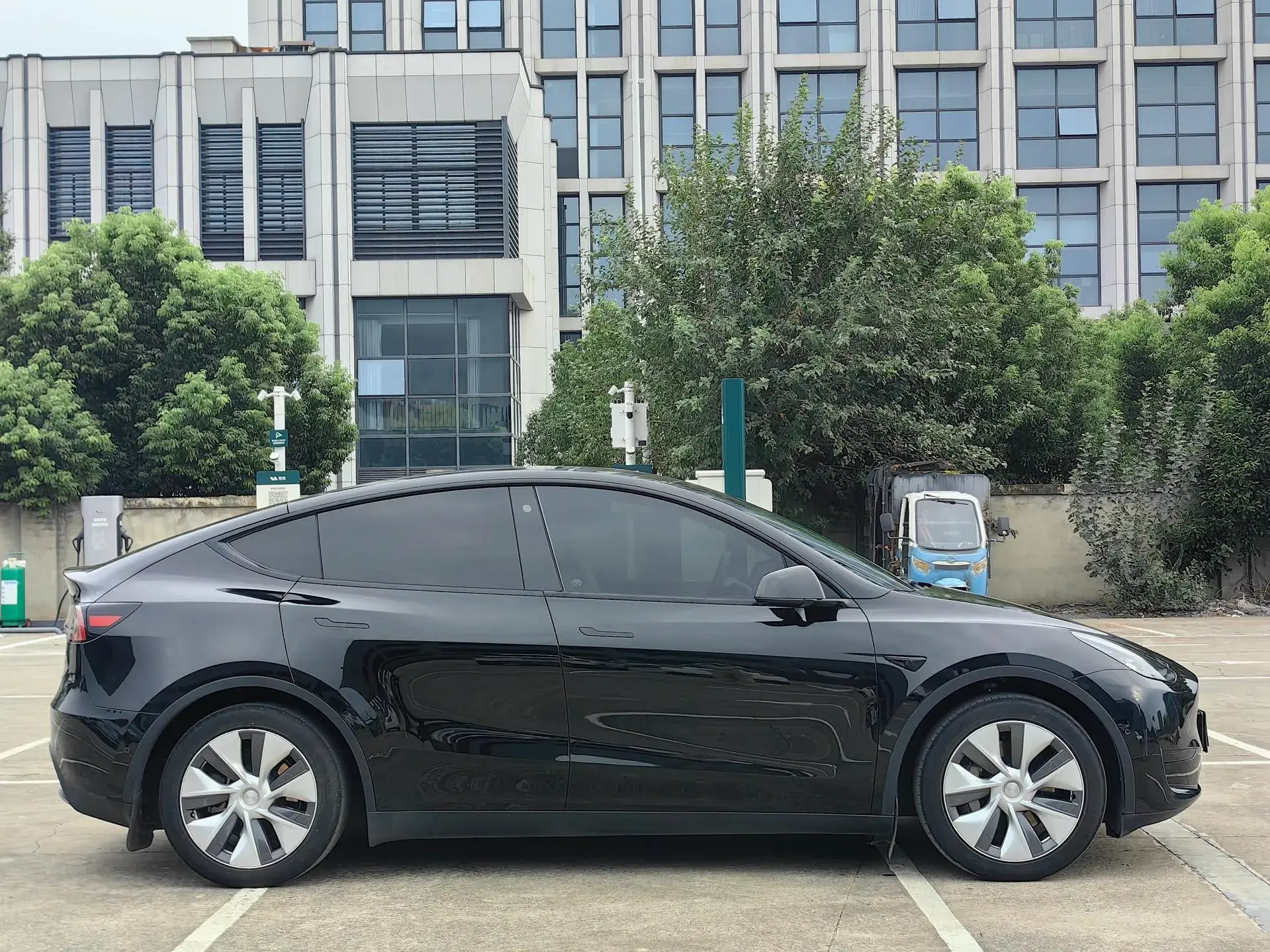 2022 TESLA MODEL thumbnail 2