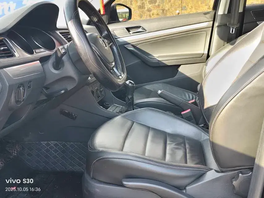 2017 VOLKSWAGEN LAVIDA thumbnail 4