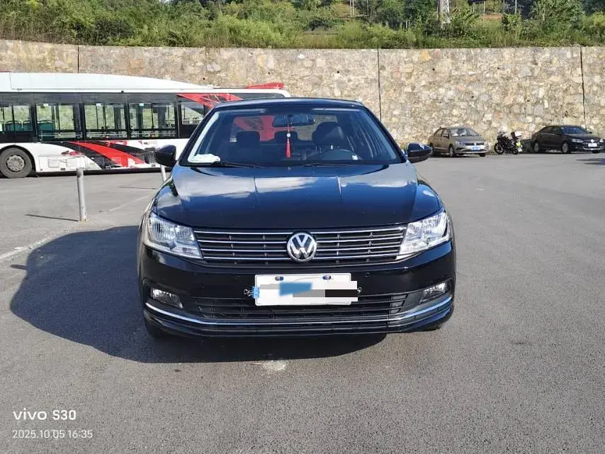 2017 VOLKSWAGEN LAVIDA thumbnail 2