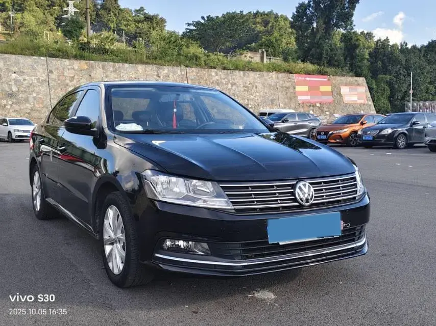 2017 VOLKSWAGEN LAVIDA thumbnail 3