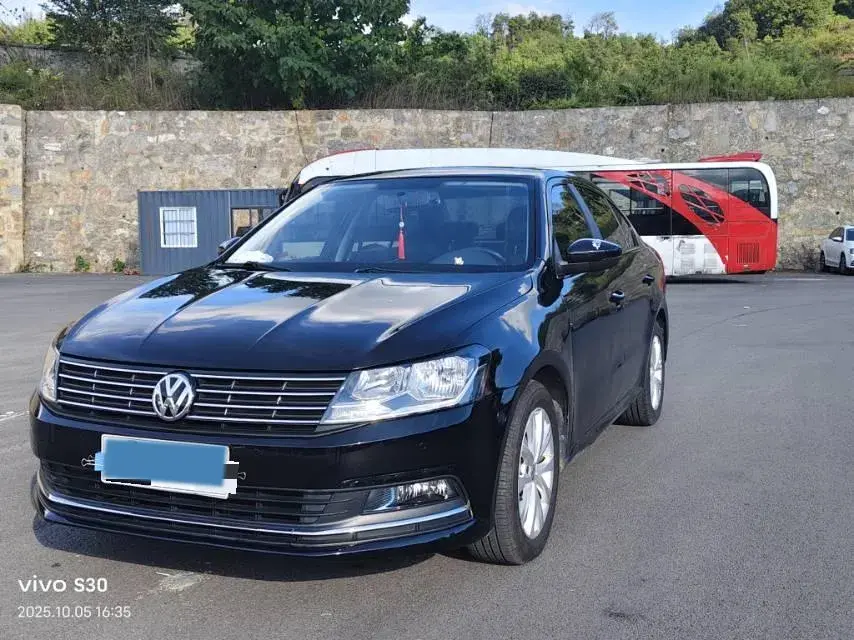 2017 VOLKSWAGEN LAVIDA view 1