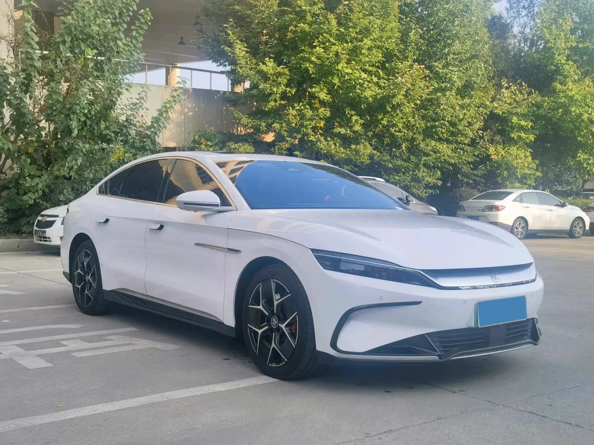 2023 BYD HAN thumbnail 3