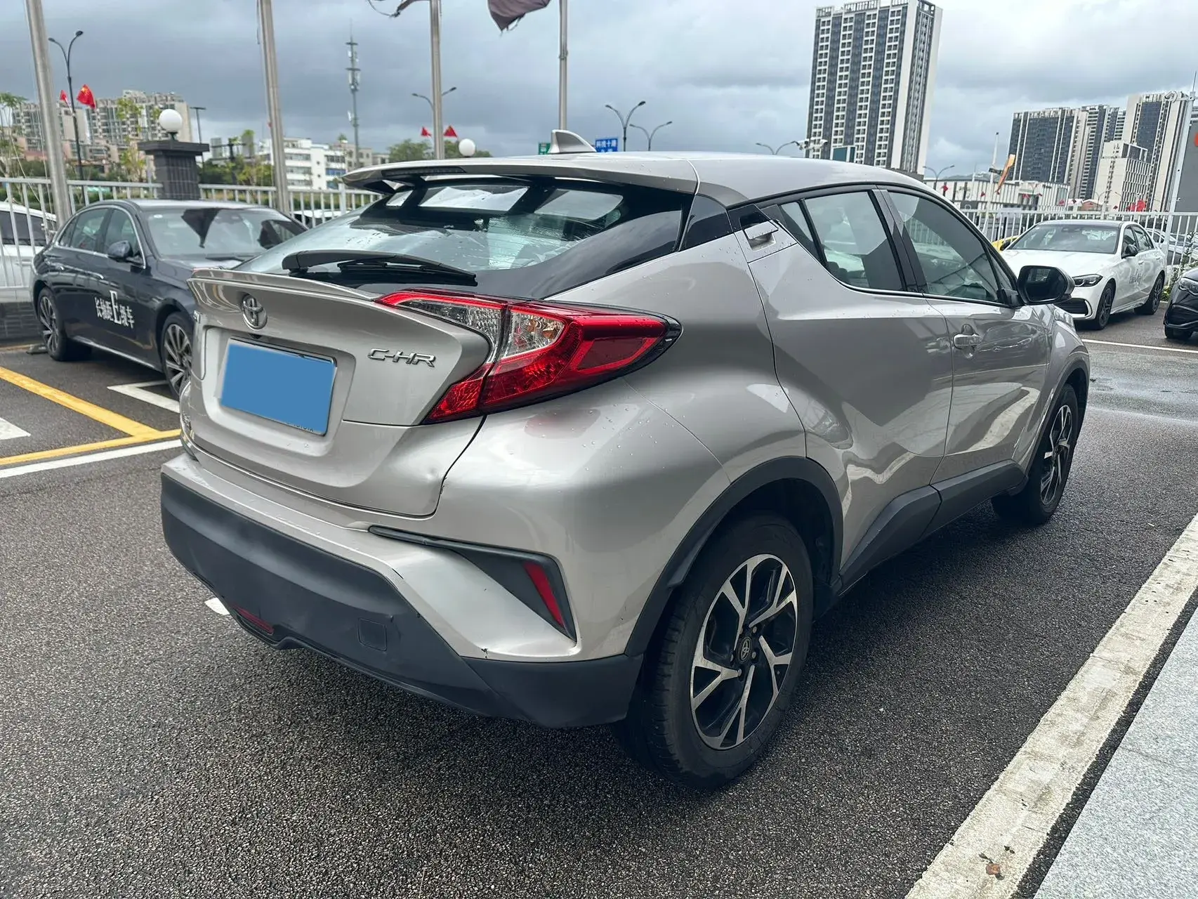 2020 TOYOTA C-HR thumbnail 2