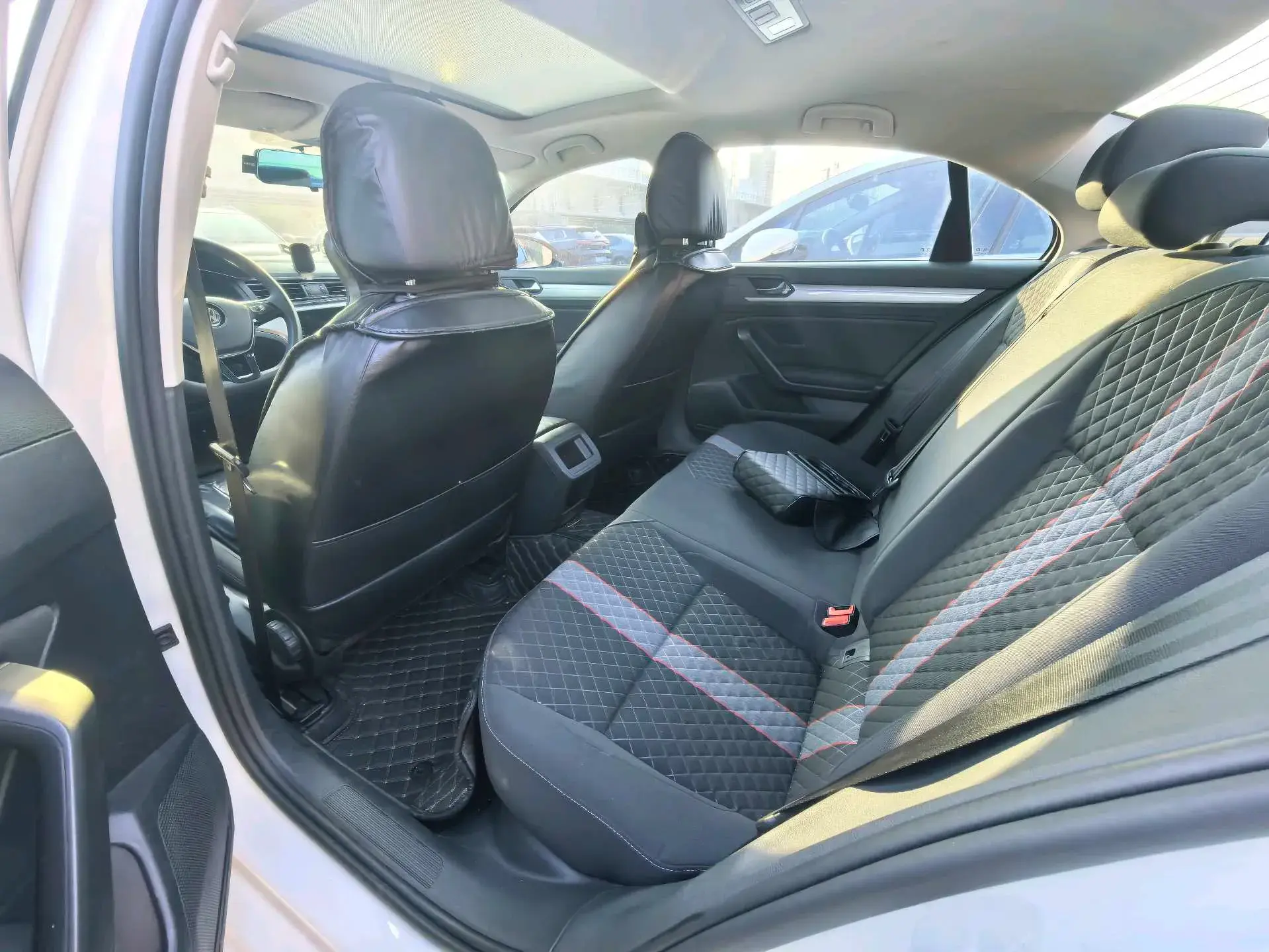 2021 VOLKSWAGEN LAMANDO thumbnail 4