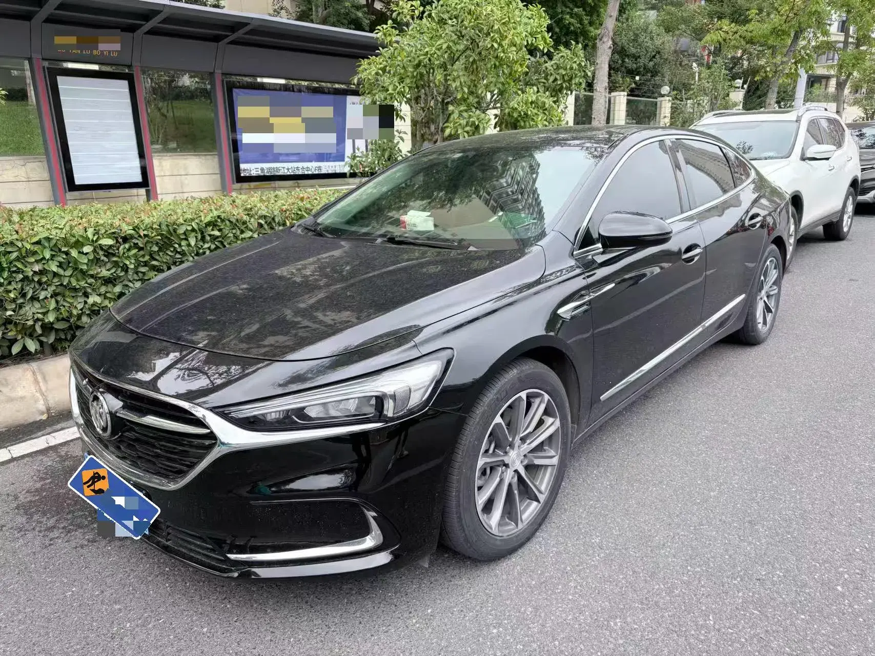 2021 BUICK LARCOSSE view 1