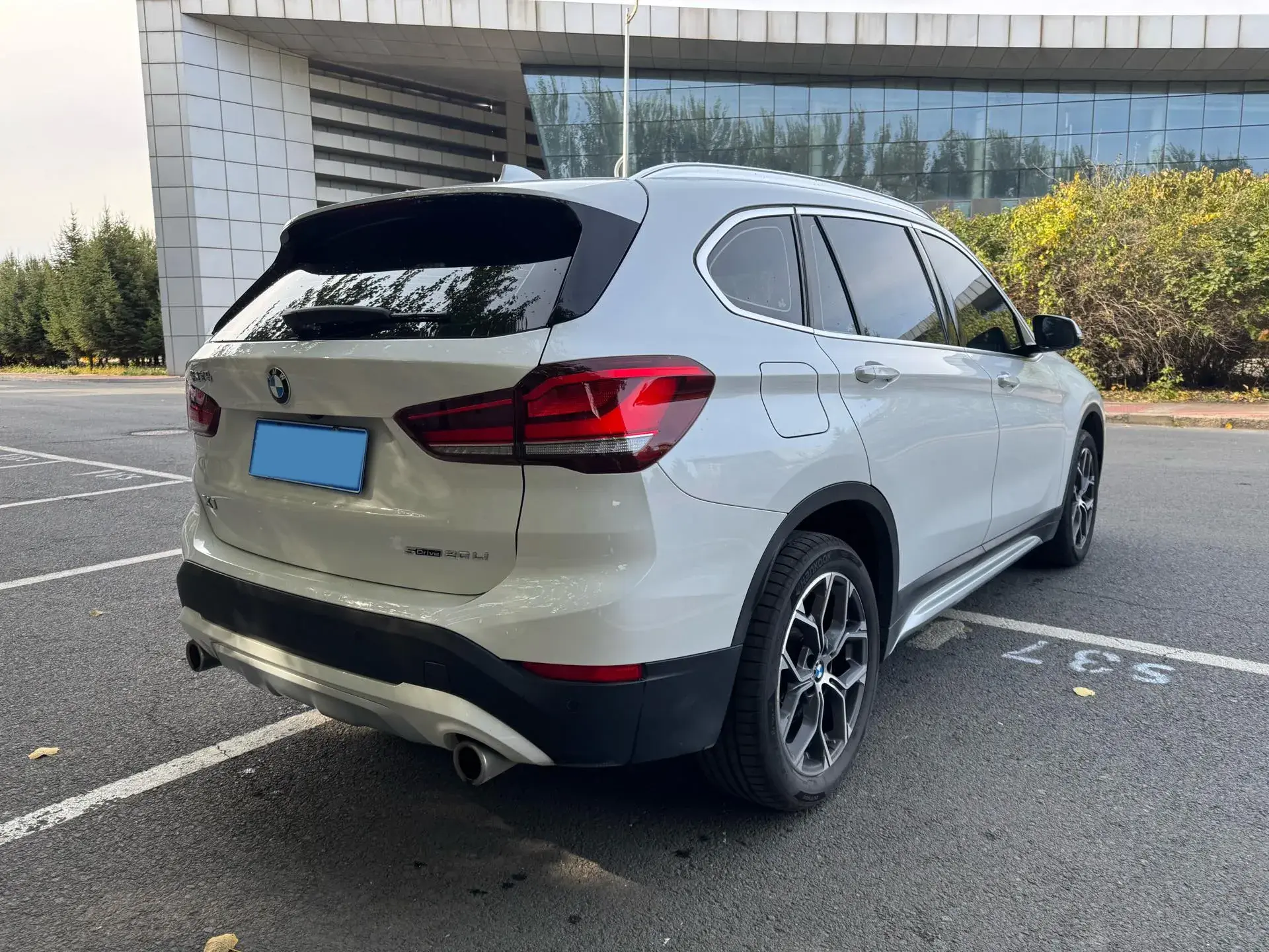 2022 BMW X1 thumbnail 4