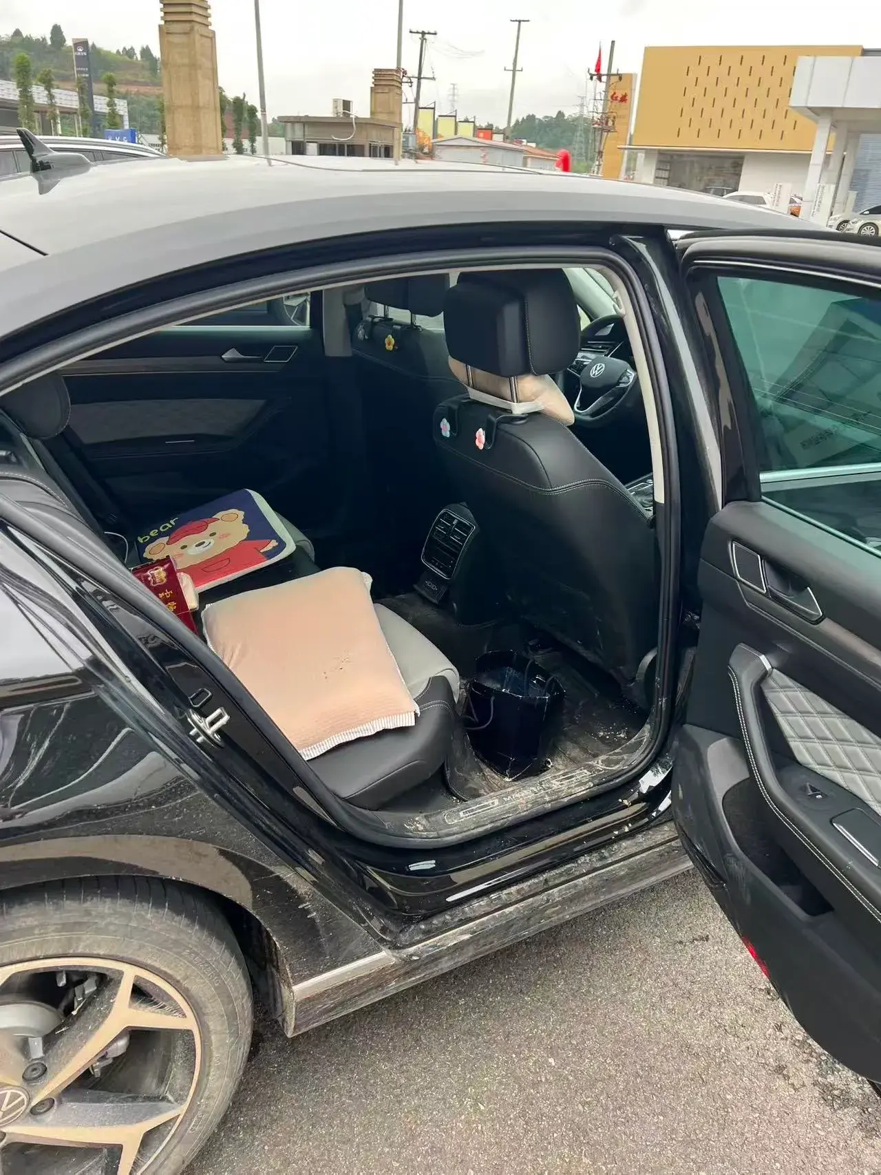 2023 VOLKSWAGEN MAGOTAN thumbnail 3