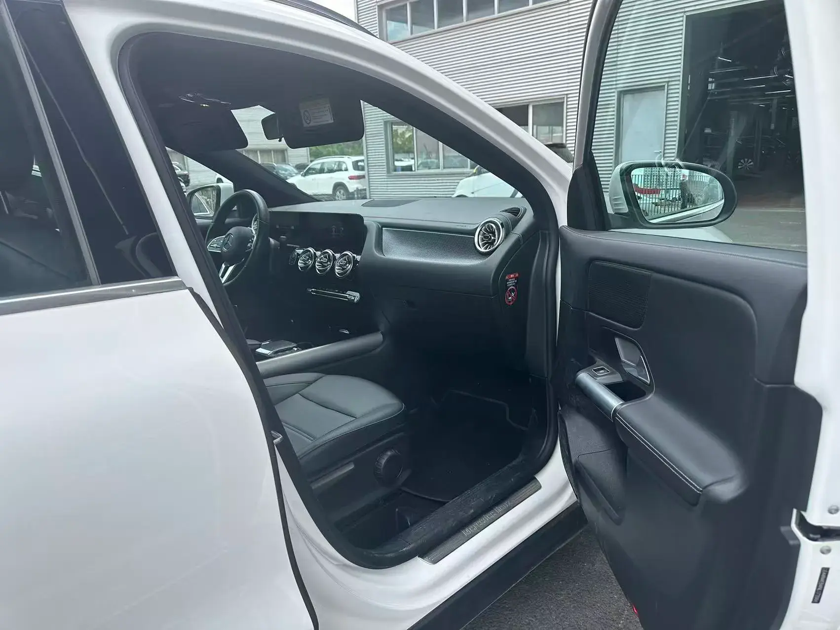 2023 MERCEDES-BENZ GLA thumbnail 3