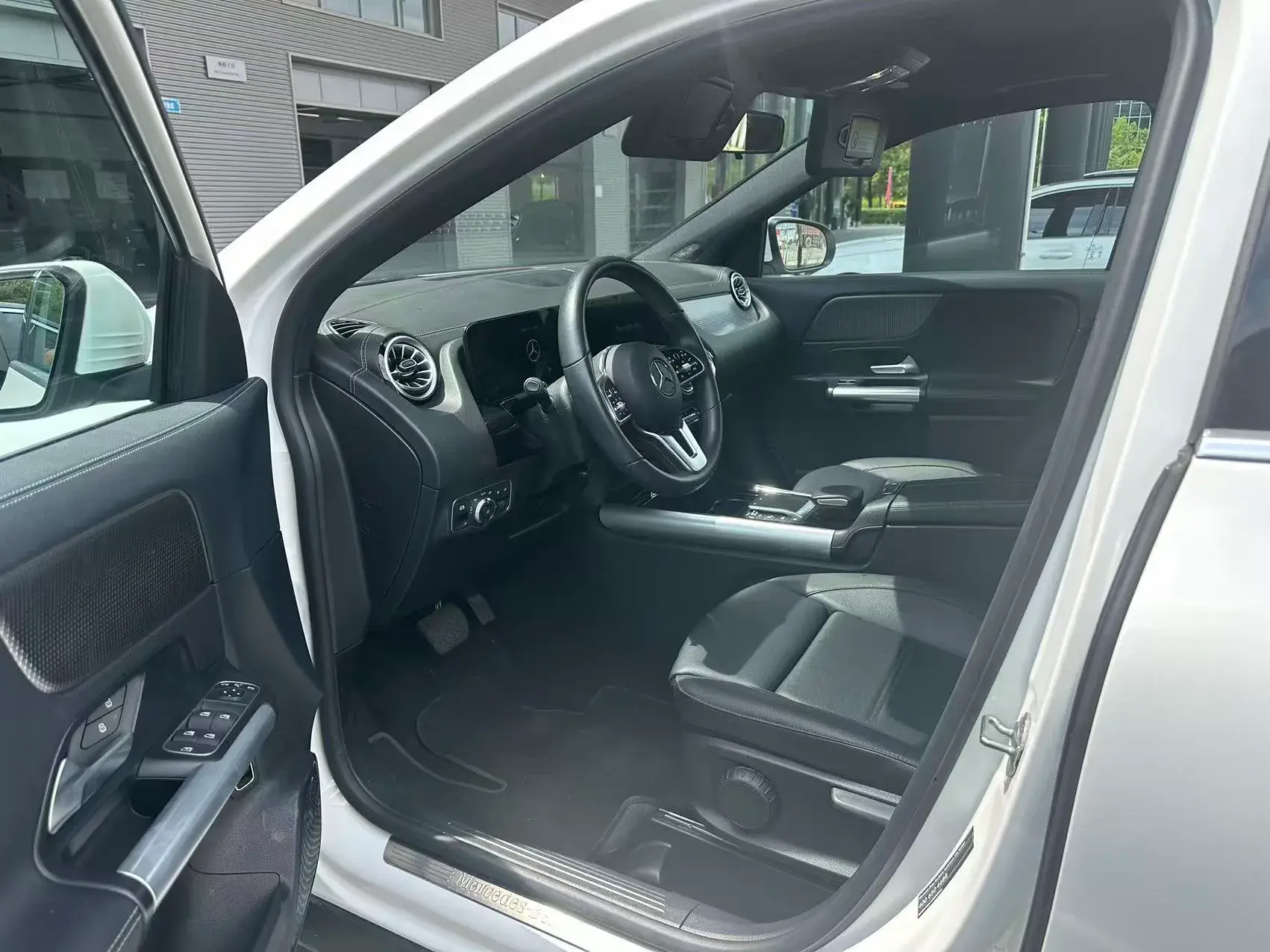 2023 MERCEDES-BENZ GLA thumbnail 2