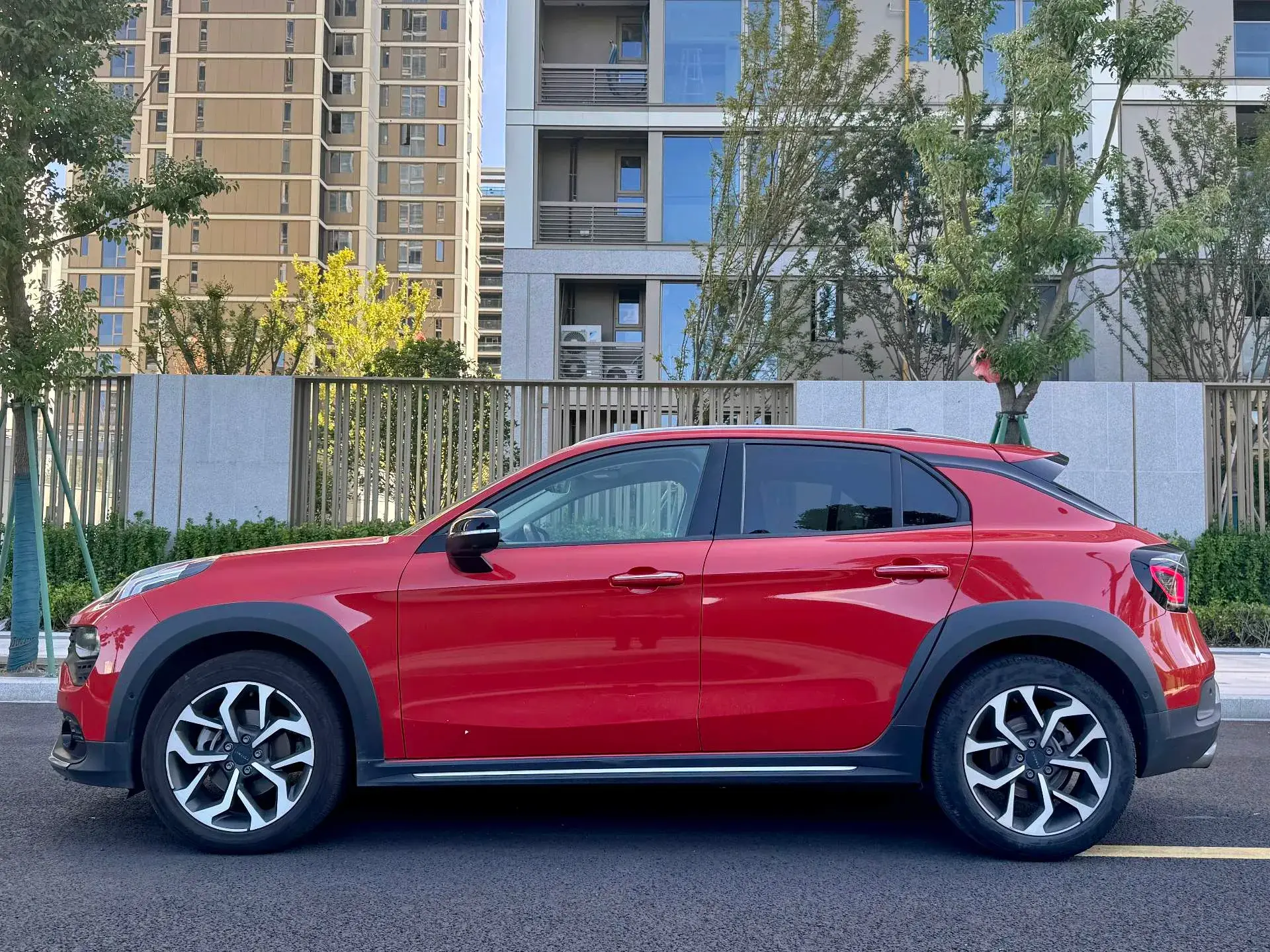 2018 LYNK&CO 02 thumbnail 4