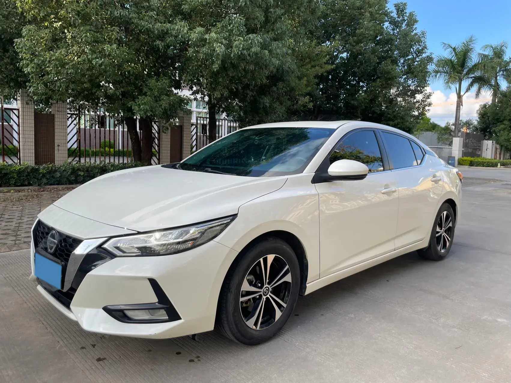 2021 NISSAN SYLPHY view 1