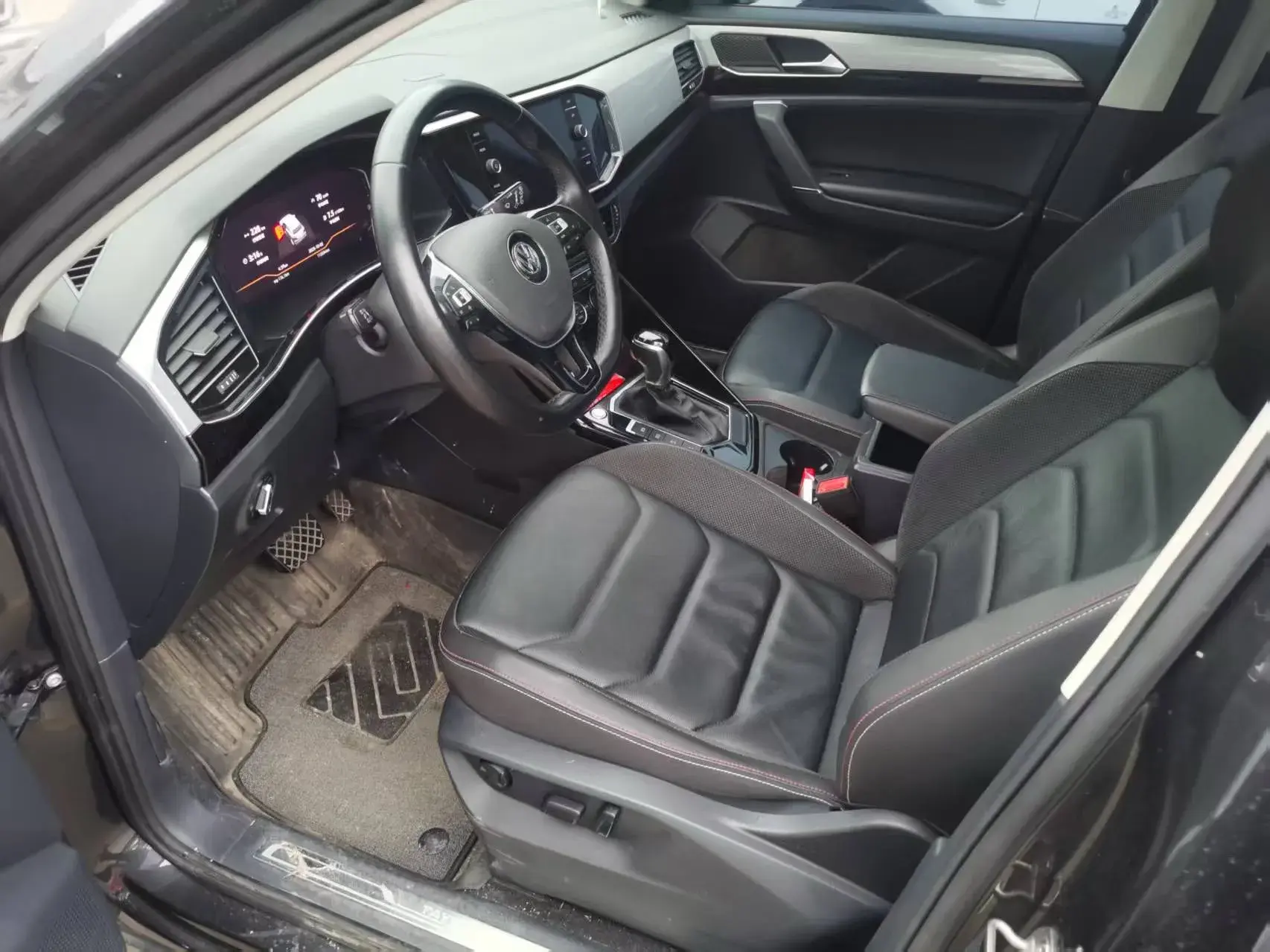 2019 VOLKSWAGEN TAYRON thumbnail 4