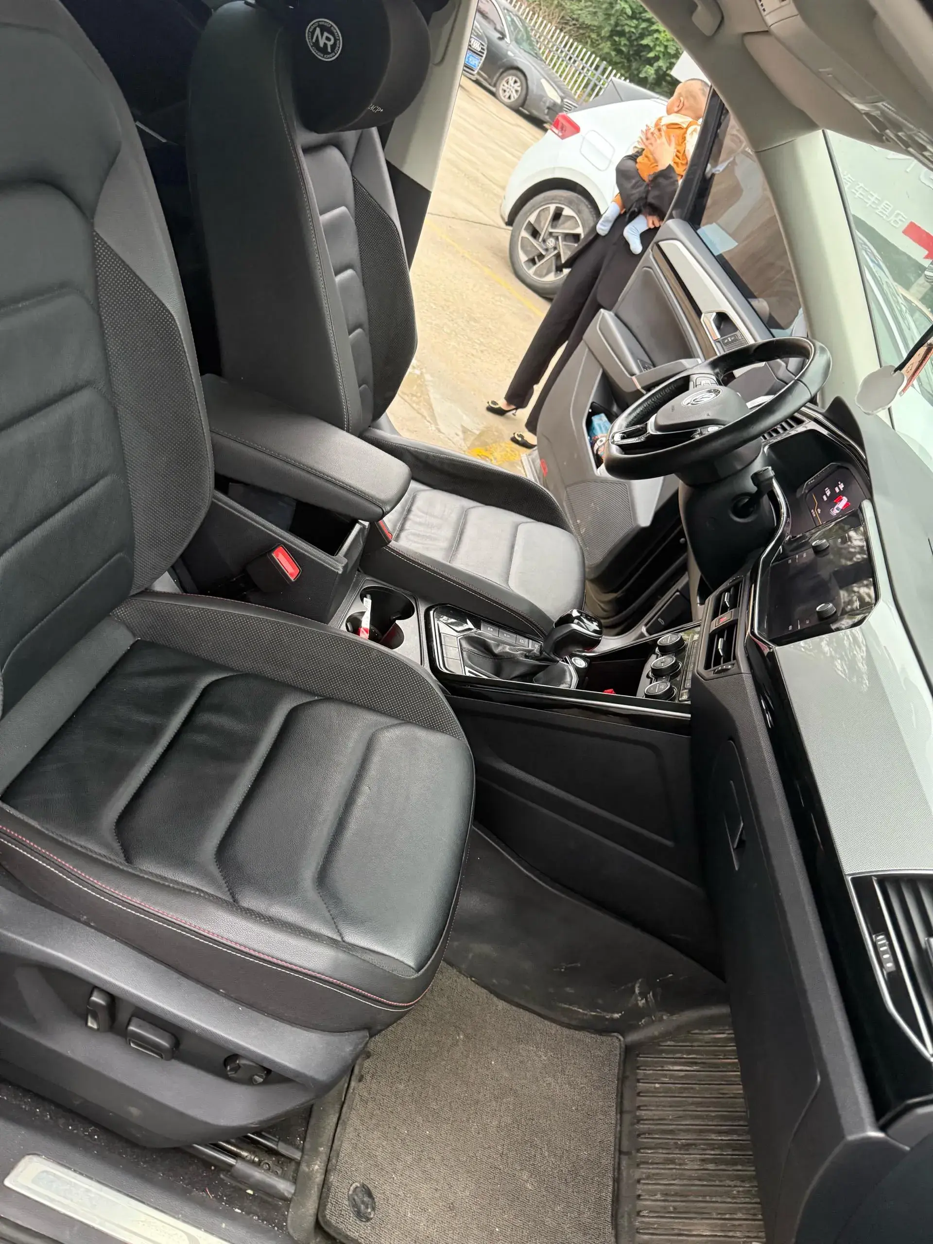 2019 VOLKSWAGEN TAYRON thumbnail 3