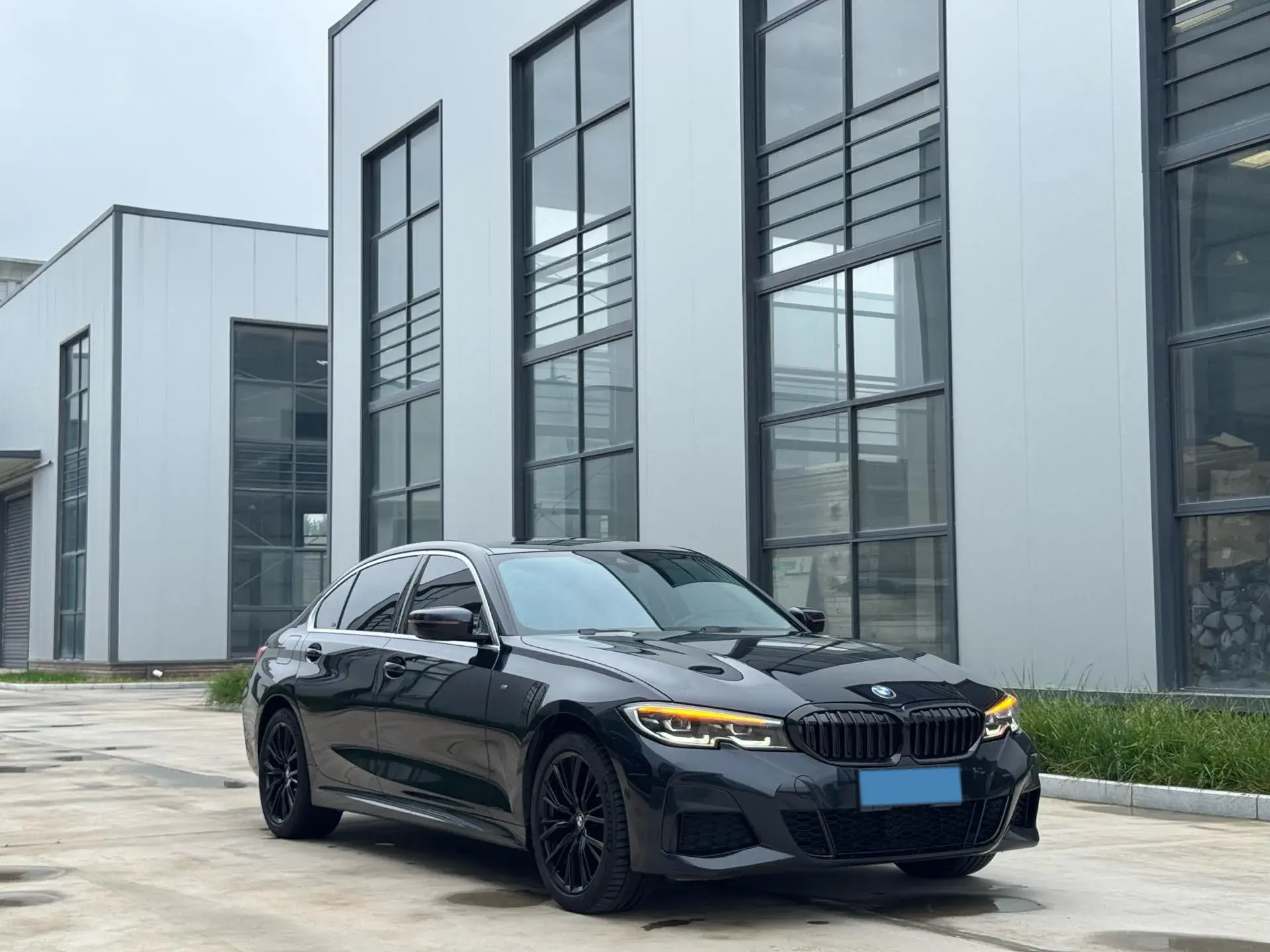 2021 BMW 3 thumbnail 3
