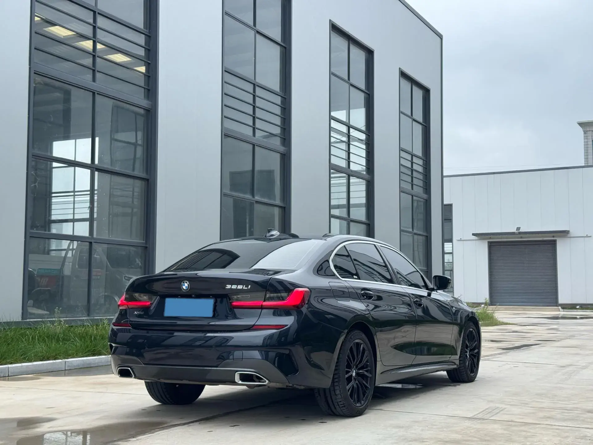2021 BMW 3 thumbnail 4