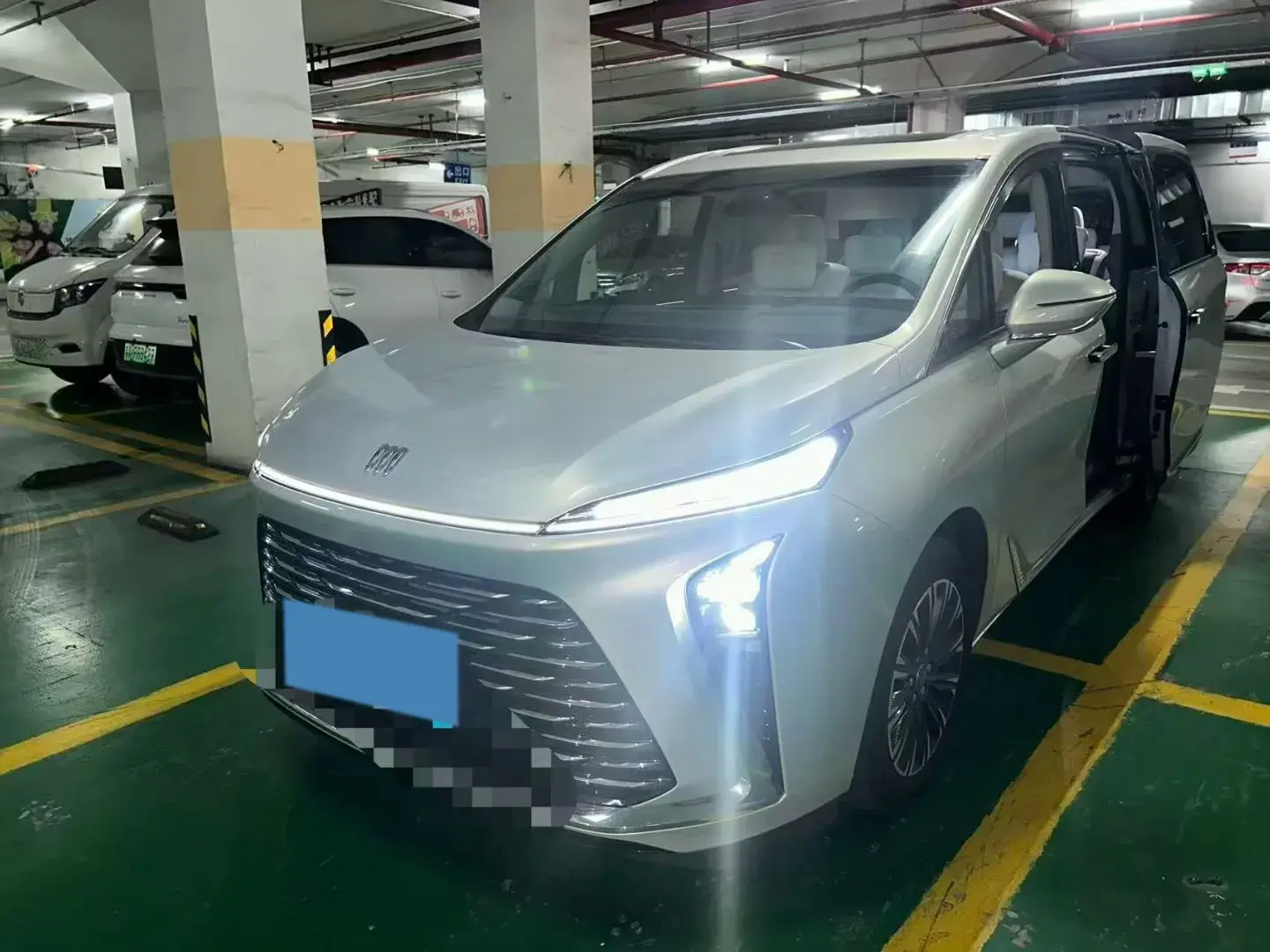 2025 BUICK GL8 view 1