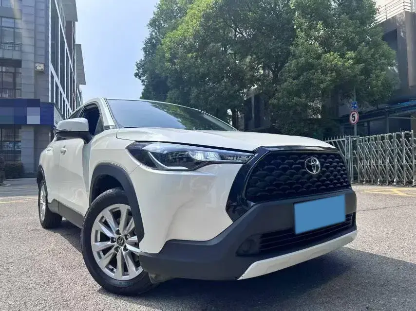 2024 TOYOTA COROLLA thumbnail 3