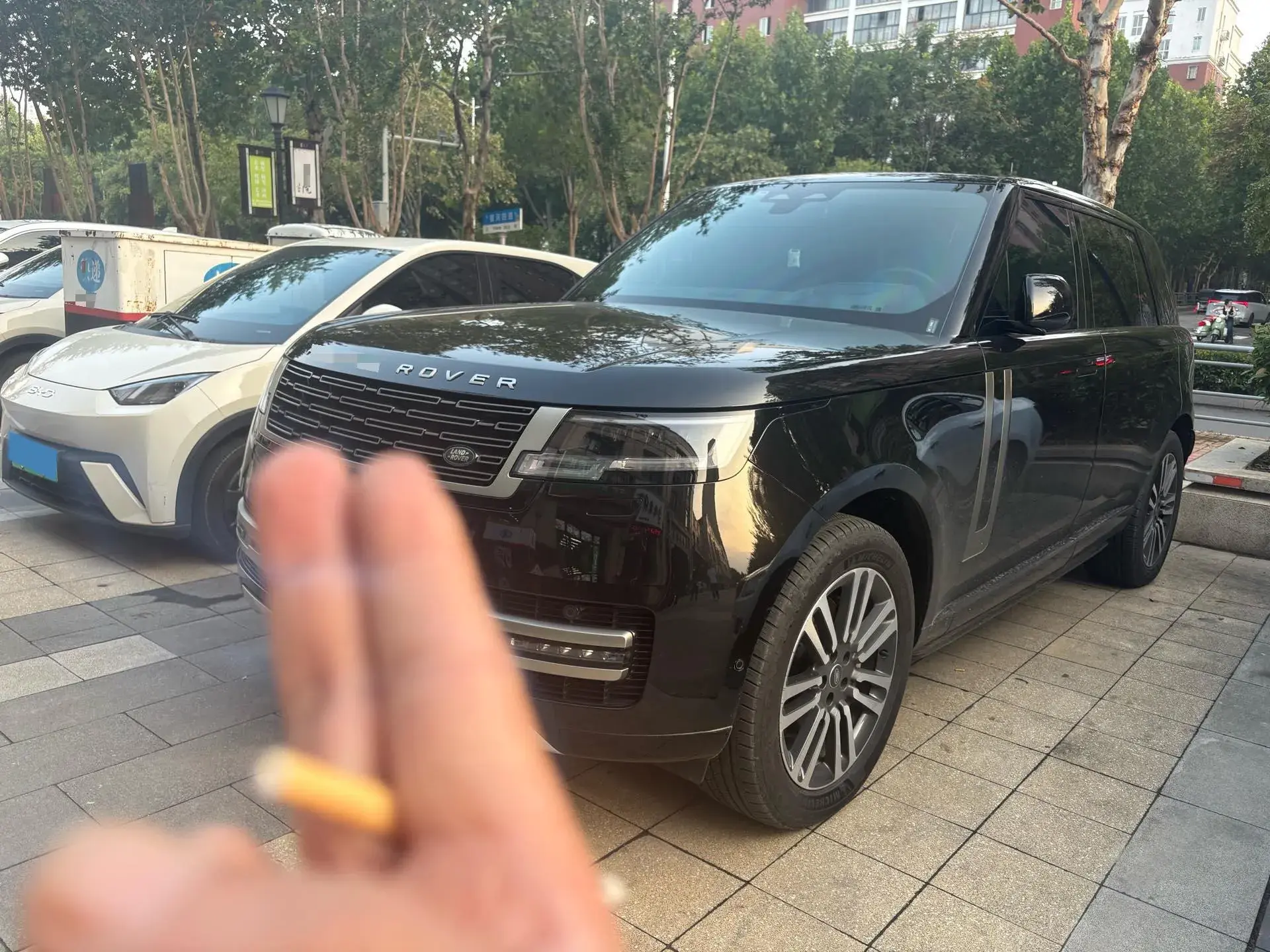 2023 LAND ROVER view 1