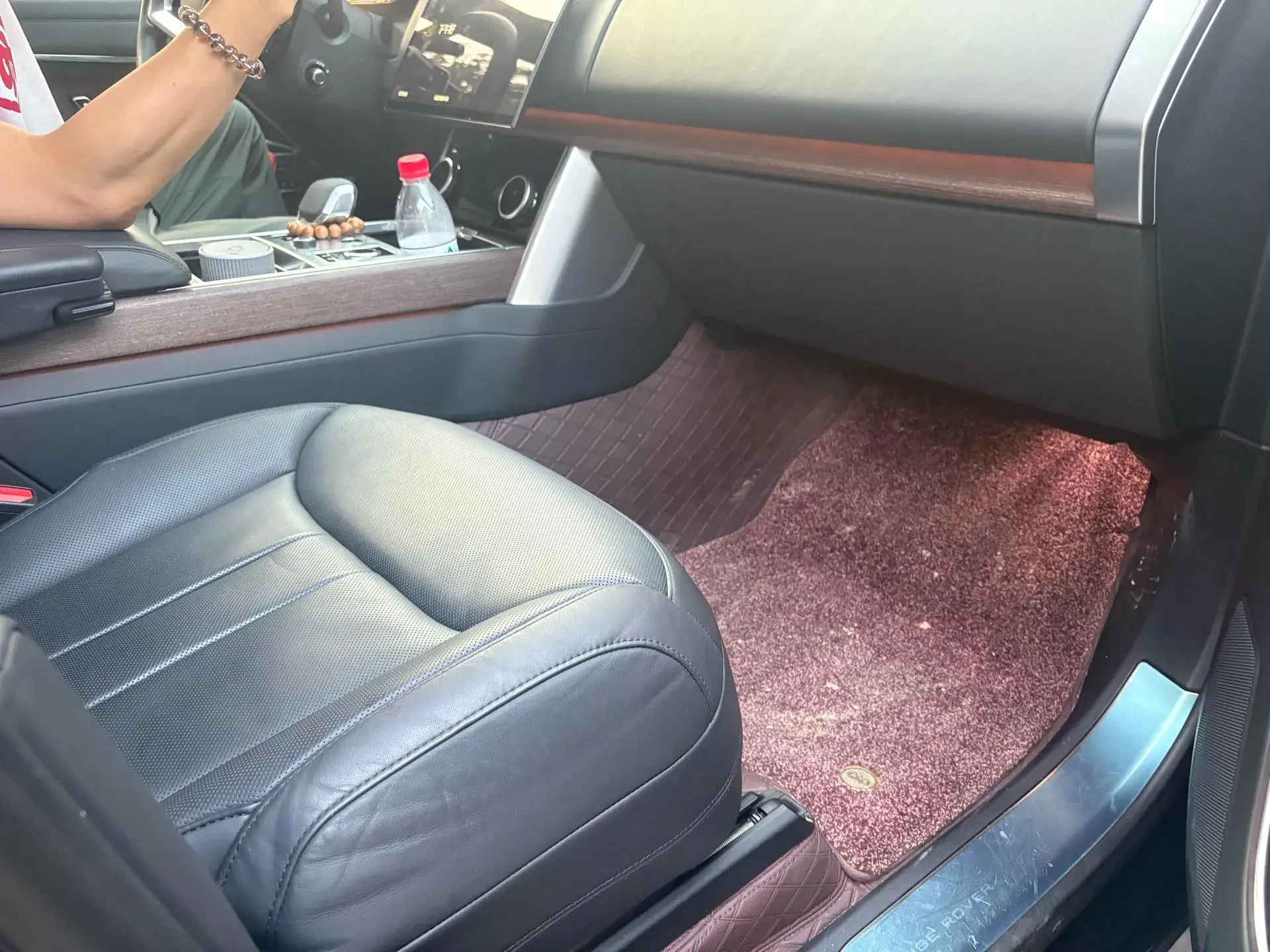 2023 LAND ROVER thumbnail 4